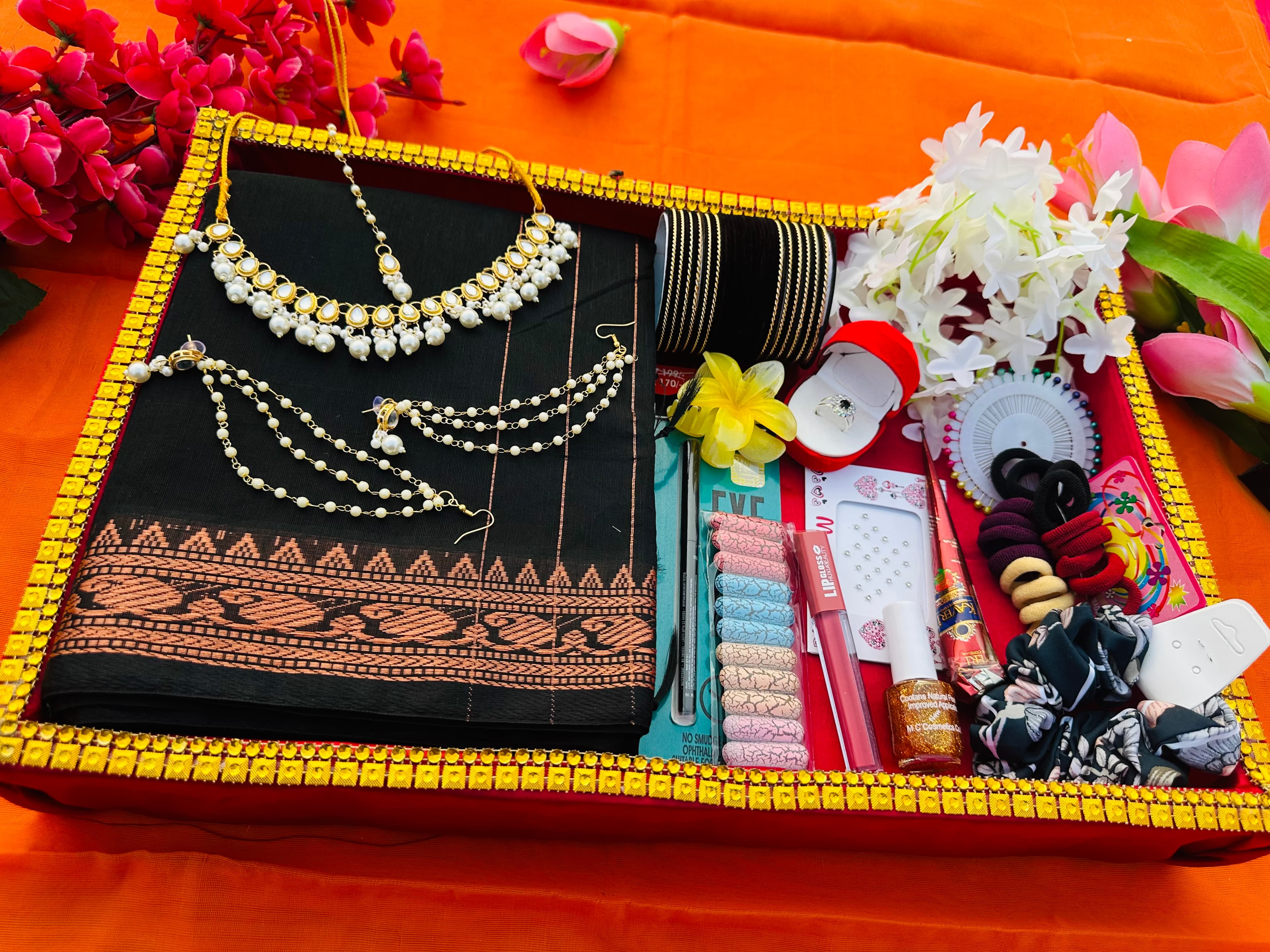 প্রিমিয়াম কালো শাড়ি কম্বো